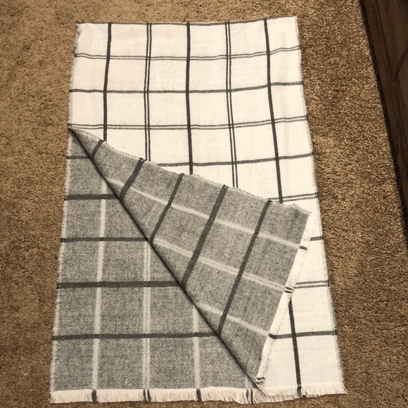 Loft Scarf/Wrap. Whit and Grey - Picture 1 of 2